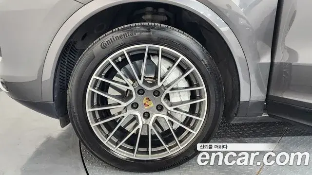 Porsche Cayenne 2020 — Photo 16/37