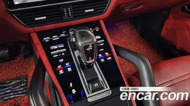 Porsche Cayenne 2020 — Photo 29/37
