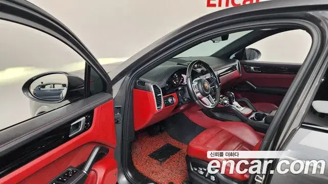 Porsche Cayenne 2020 — Photo 30/37