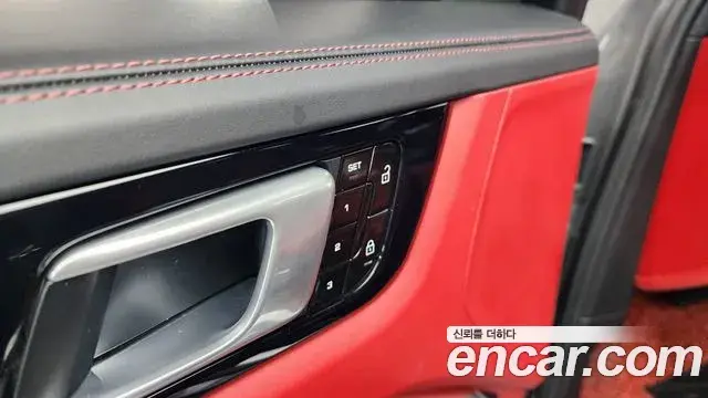 Porsche Cayenne 2020 — Photo 27/37