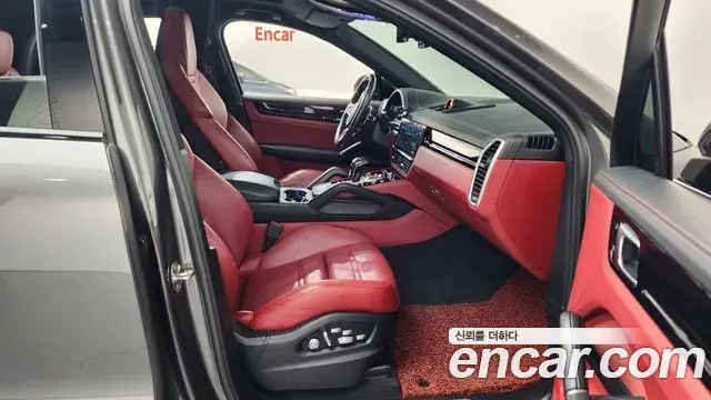 Porsche Cayenne 2020 — Photo 33/37