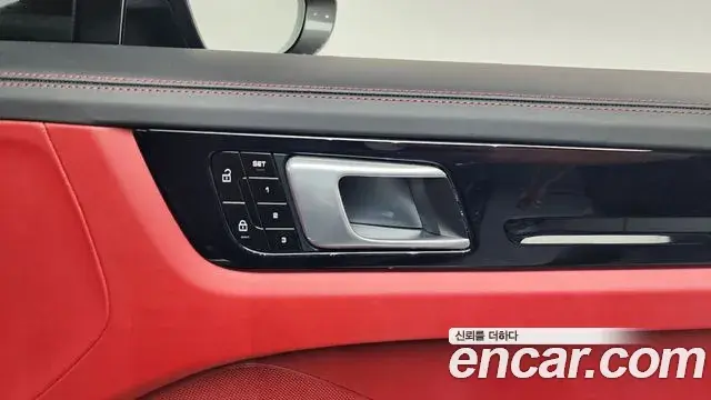 Porsche Cayenne 2020 — Photo 18/37