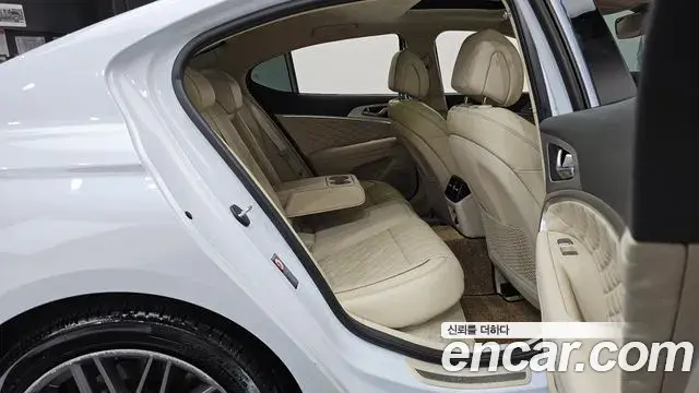 Genesis G70 2018 — ფოტო 30/40