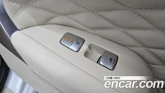 Genesis G70 2018 — ფოტო 25/40