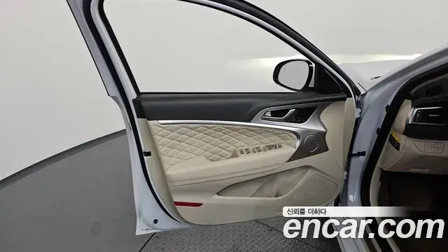 Genesis G70 2018 — ფოტო 11/40