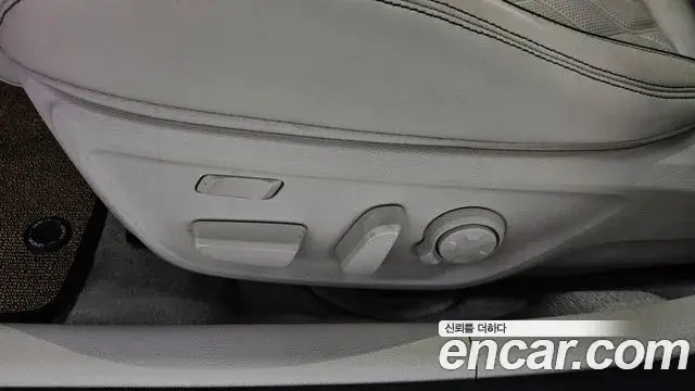 Genesis G70 2018 — ფოტო 28/40