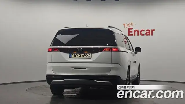 Kia Carnival 2021 — Photo 17/31