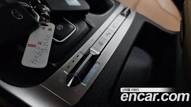 Kia Carnival 2021 — Photo 25/31