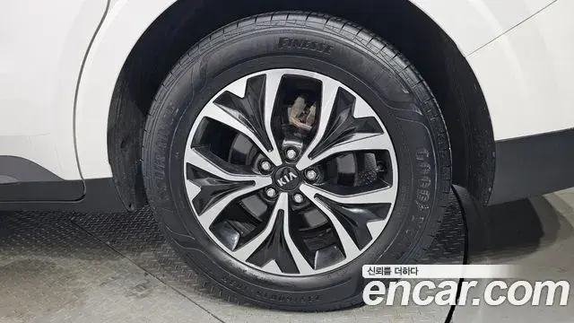 Kia Carnival 2021 — Photo 16/31