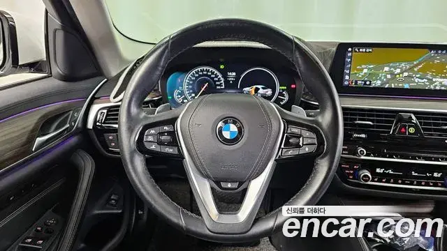 BMW 5 Series 2018 — Фото 13/20