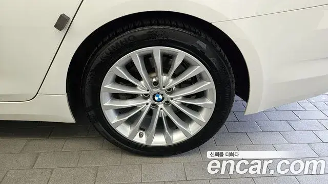 BMW 5 Series 2018 — Photo 24/32