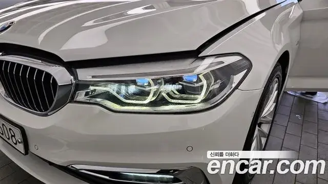 BMW 5 Series 2018 — Photo 12/32
