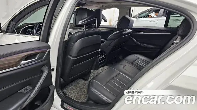 BMW 5 Series 2018 — Photo 9/32