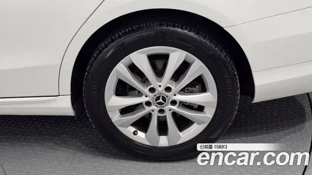 Mercedes-Benz C-Class 2020 — ფოტო 8/31