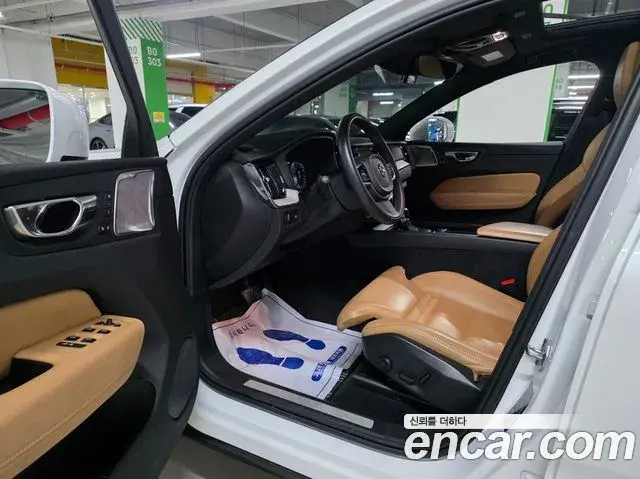 Volvo XC60 2020 — Фото 13/20