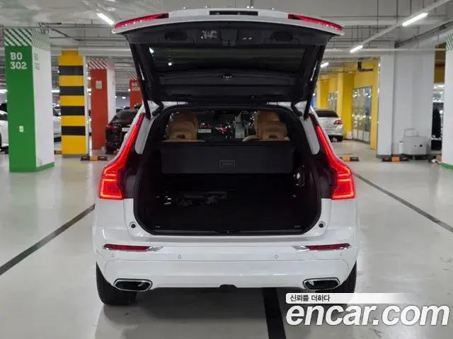 Volvo XC60 2020 — Фото 18/20
