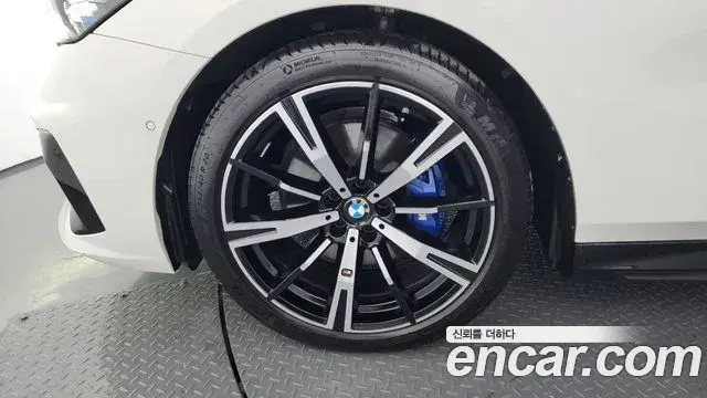 BMW 5 Series 2025 — Photo 8/20