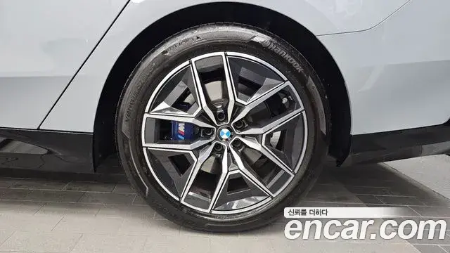 BMW 5 Series 2024 — Photo 23/36