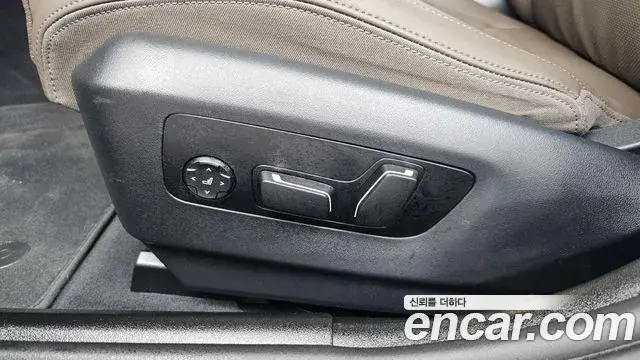 BMW 5 Series 2024 — Photo 10/36