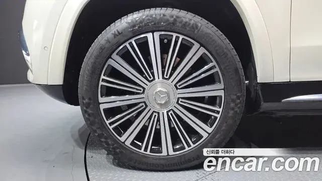 Mercedes-Benz GLS-Class 2023 — Photo 13/20