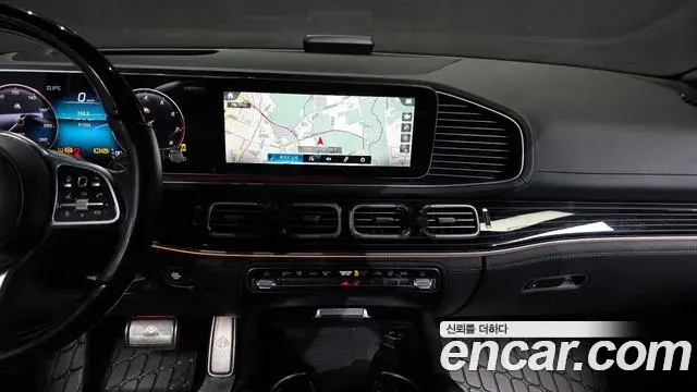 Mercedes-Benz GLS-Class 2023 — Photo 16/20