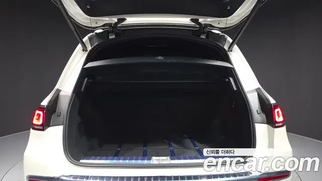 Mercedes-Benz GLS-Class 2023 — Photo 18/20