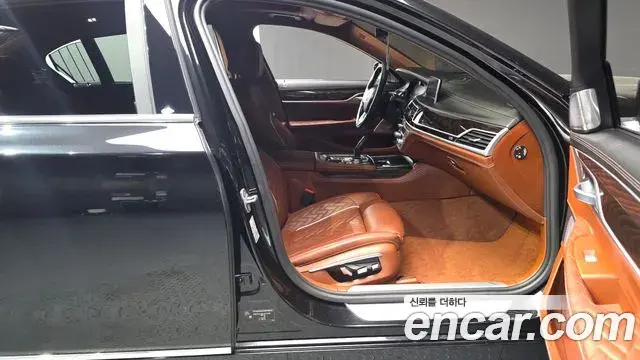 BMW 7 Series 2020 — Şəkil 26/32