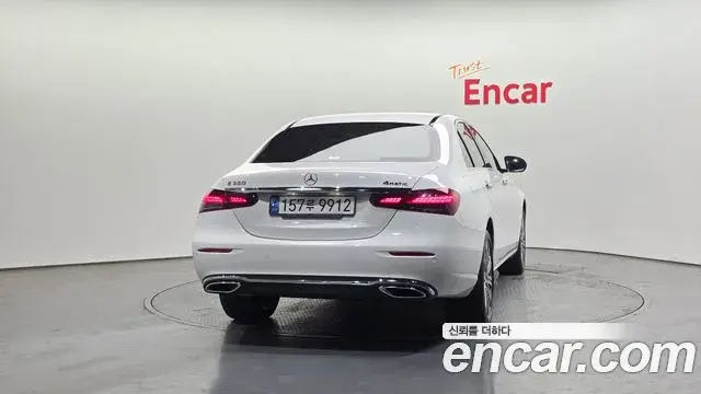 Mercedes-Benz E-Class 2023 — ფოტო 20/20