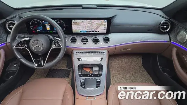Mercedes-Benz E-Class 2023 — ფოტო 18/20