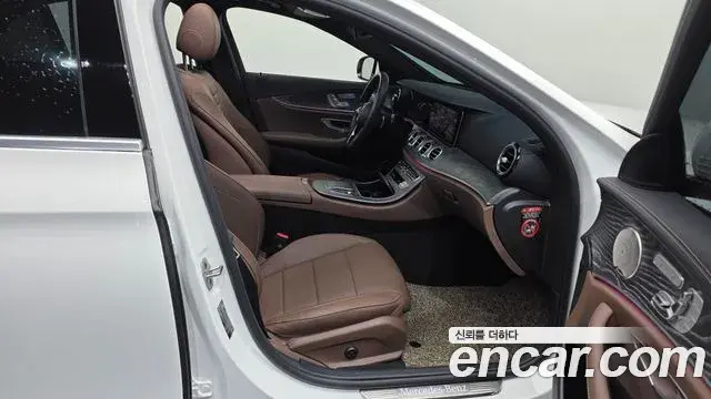 Mercedes-Benz E-Class 2023 — ფოტო 3/20