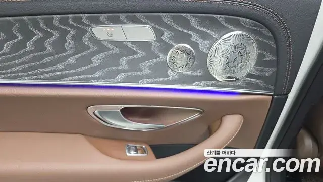Mercedes-Benz E-Class 2023 — ფოტო 4/20