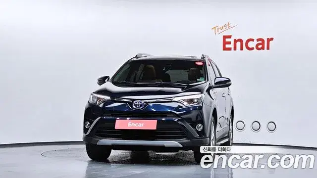 Toyota RAV4 2018 — Фото 3/20