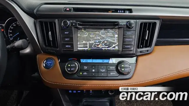 Toyota RAV4 2018 — Фото 12/20