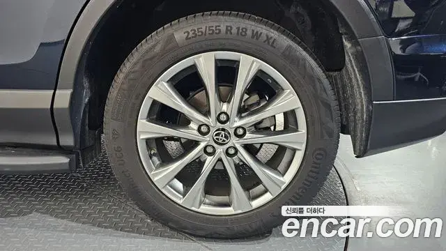 Toyota RAV4 2018 — ფოტო 5/33