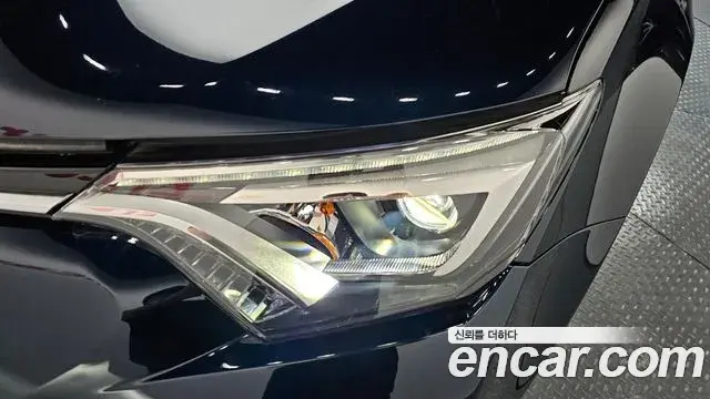 Toyota RAV4 2018 — ფოტო 6/33