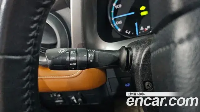 Toyota RAV4 2018 — ფოტო 14/33