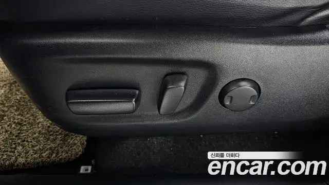 Toyota RAV4 2018 — ფოტო 4/33