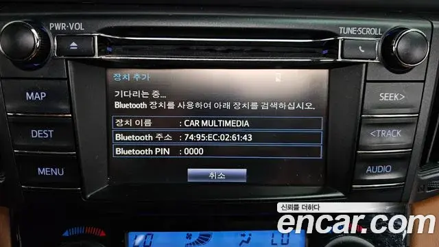 Toyota RAV4 2018 — ფოტო 21/33