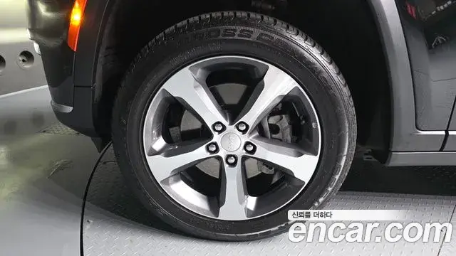 Jeep Grand Cherokee 2023 — ფოტო 20/32