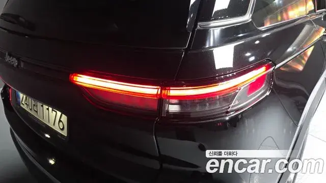 Jeep Grand Cherokee 2023 — ფოტო 17/32