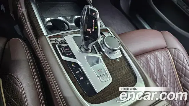 BMW 7 Series 2021 — Şəkil 25/32