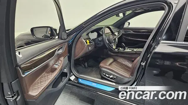 BMW 7 Series 2021 — Şəkil 22/32