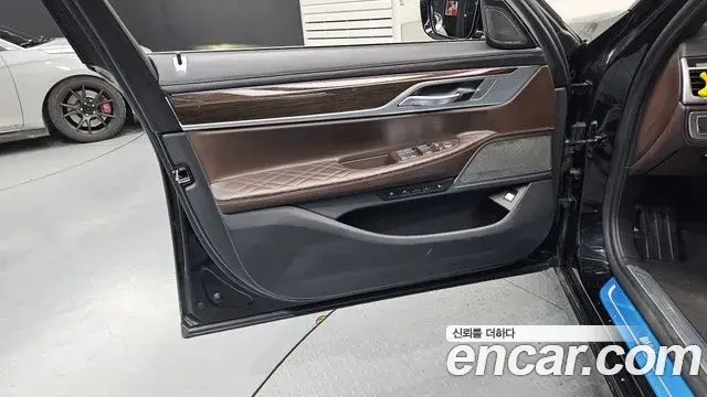 BMW 7 Series 2021 — Şəkil 12/32
