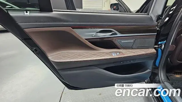 BMW 7 Series 2021 — Şəkil 9/32