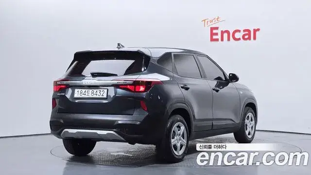 Kia Seltos 2022 — ფოტო 11/20