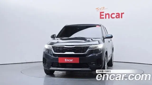 Kia Seltos 2022 — ფოტო 1/20