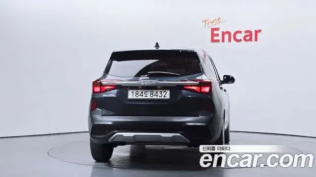 Kia Seltos 2022 — ფოტო 6/20