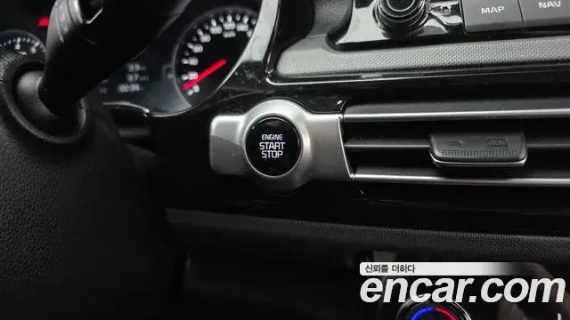 Kia Seltos 2022 — ფოტო 18/20