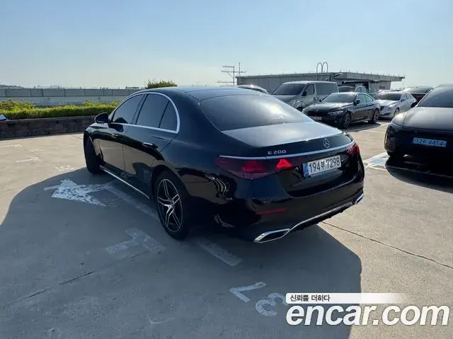 Mercedes-Benz E-Class 2026 — Photo 19/20