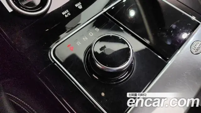 Land Rover Range Rover Velar 2019 — Photo 7/20